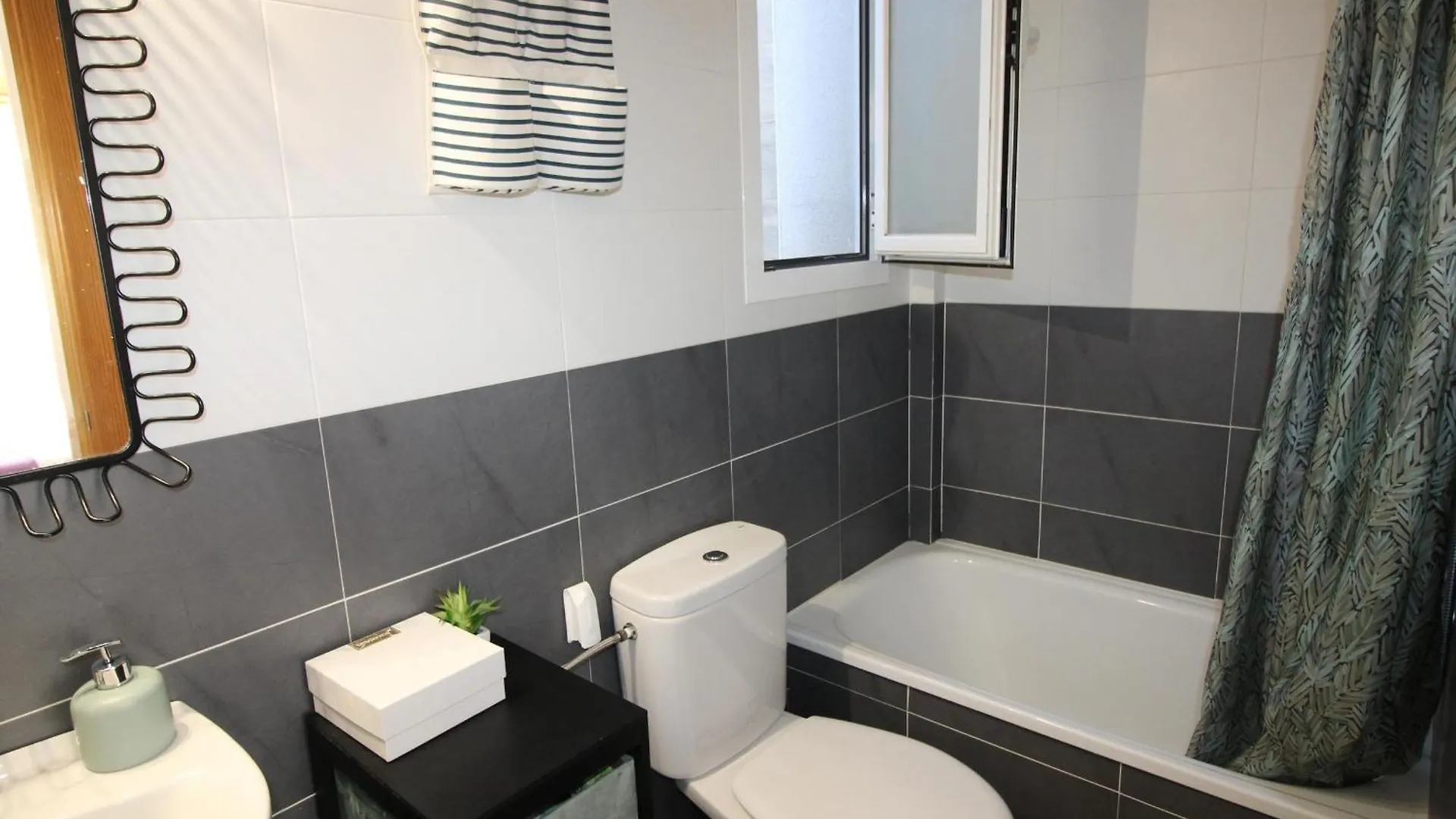 Apartamento Moderno, Cerca De Playa Les Tonyines, Piscina Comunitaria, Terraza Y Wifi - Es-228-141 Llanca 0*,  Spain