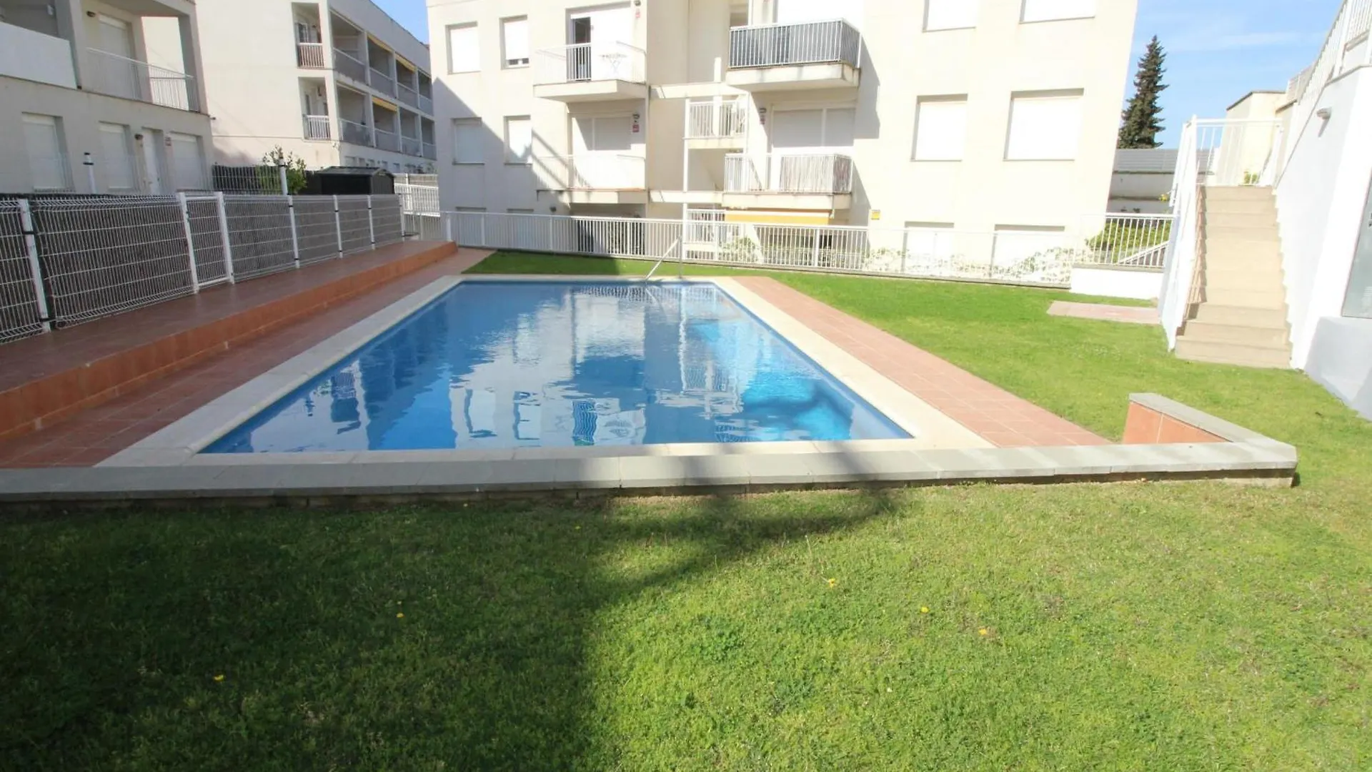 Apartamento Moderno, Cerca De Playa Les Tonyines, Piscina Comunitaria, Terraza Y Wifi - Es-228-141 Llanca Spain