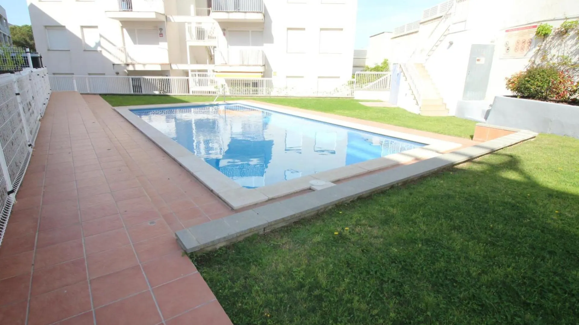 Apartamento Moderno, Cerca De Playa Les Tonyines, Piscina Comunitaria, Terraza Y Wifi - Es-228-141 Llanca 0*,