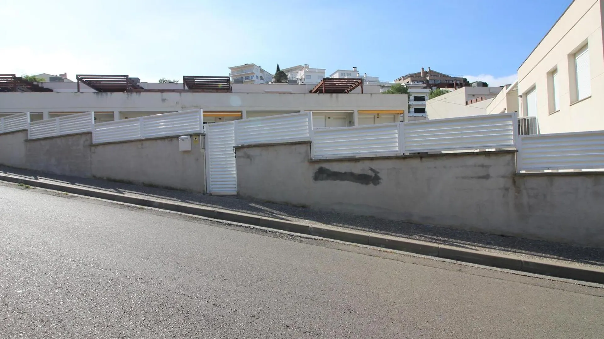 Apartamento Moderno, Cerca De Playa Les Tonyines, Piscina Comunitaria, Terraza Y Wifi - Es-228-141 Llanca 0*,